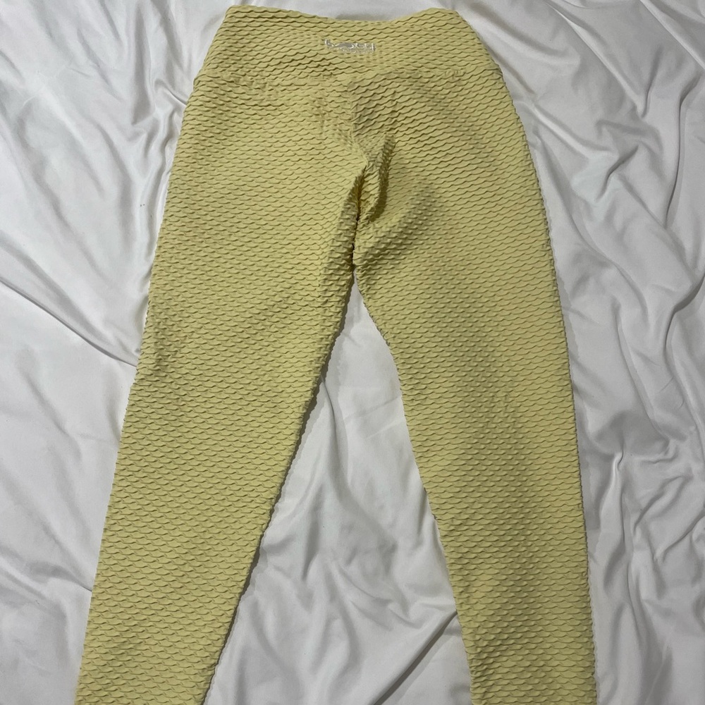 Booty By Brabants “Croco Skin” Leggings | Pale Yellow - Picture 1 of 4